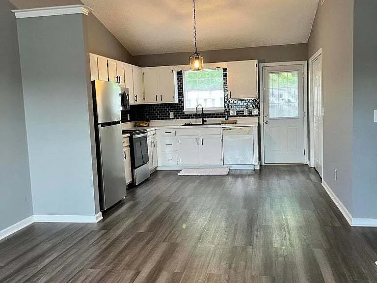 1200 Peyton Cir — Photo 12