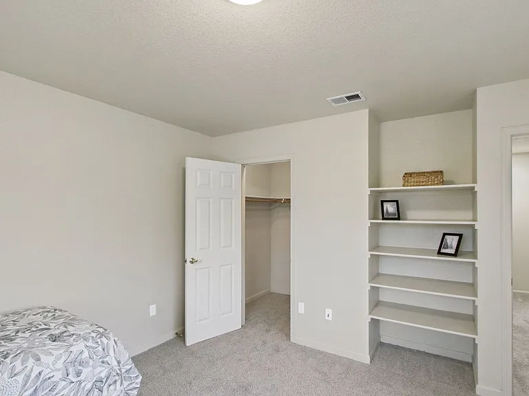 Saratoga West Apartments — Photo 24