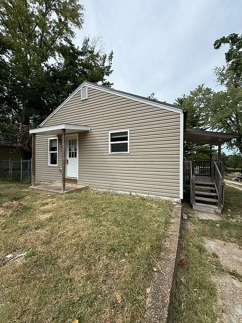2 bed, 1.0 bath, $950 — Photo 1