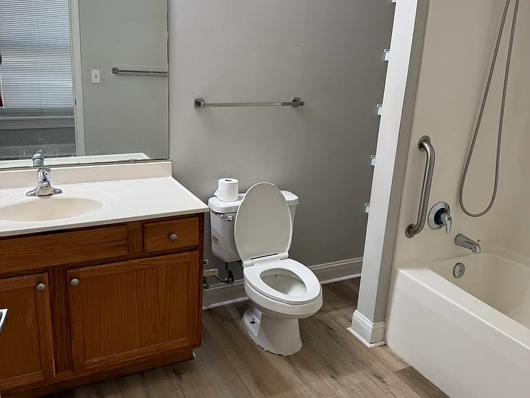Drake Hotel Apartments — Photo 4