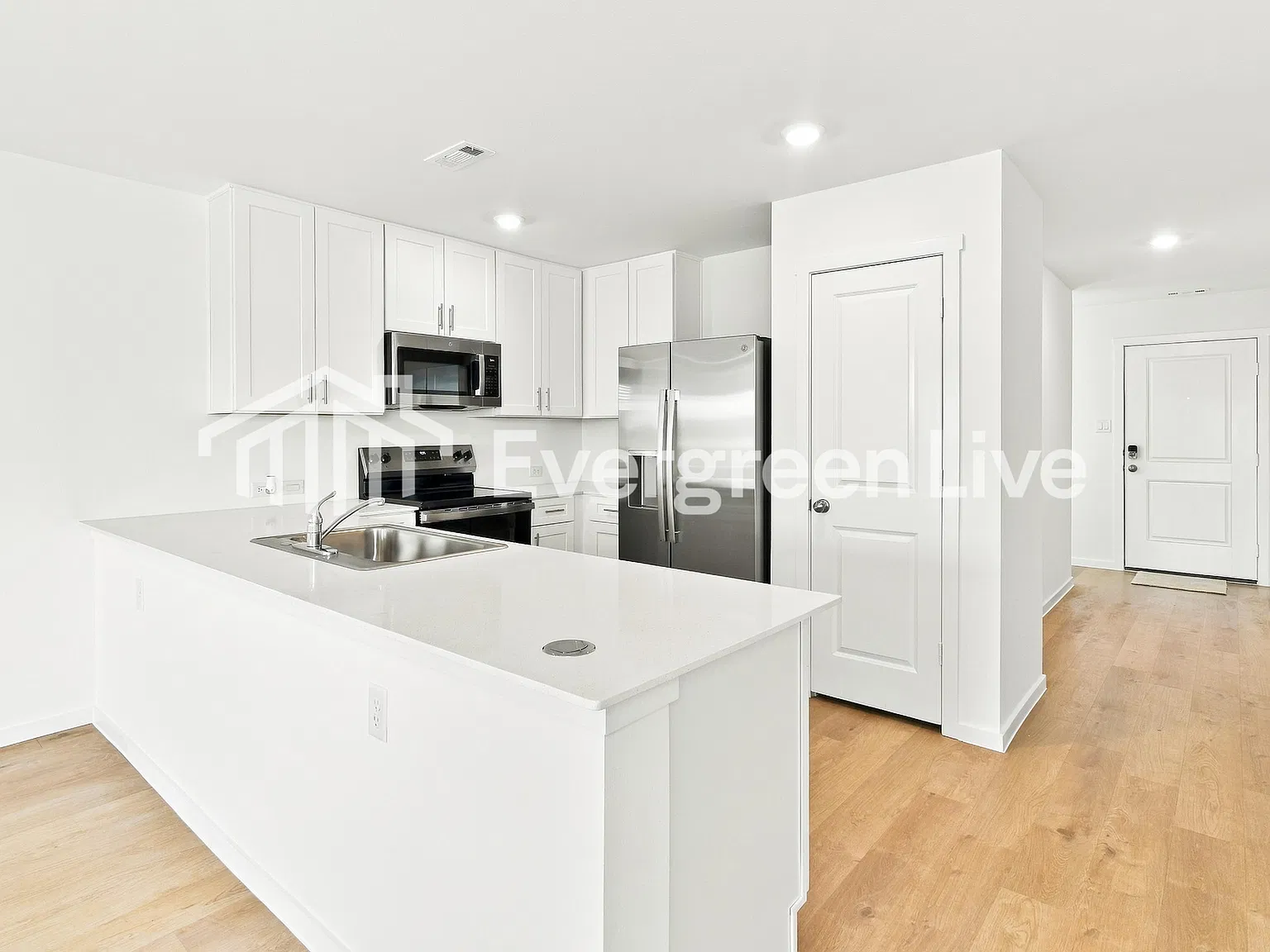 3 bed, 2.0 bath, 1402 sqft, $1,470 — Photo 2