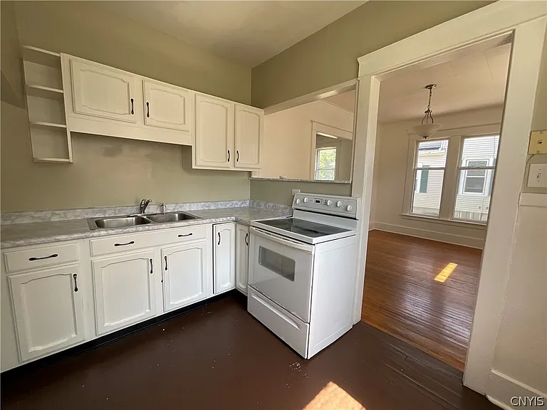700 Nellis St E — Photo 24