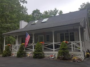 1392 Bear Dr, Bushkill, PA 18324