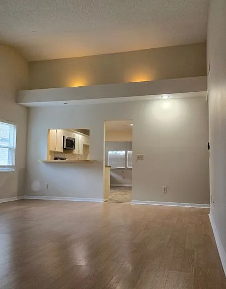 1657 Tremont Ln — Photo 15