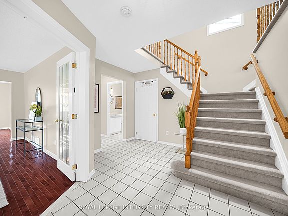 5th image of 25 Springwater Dr