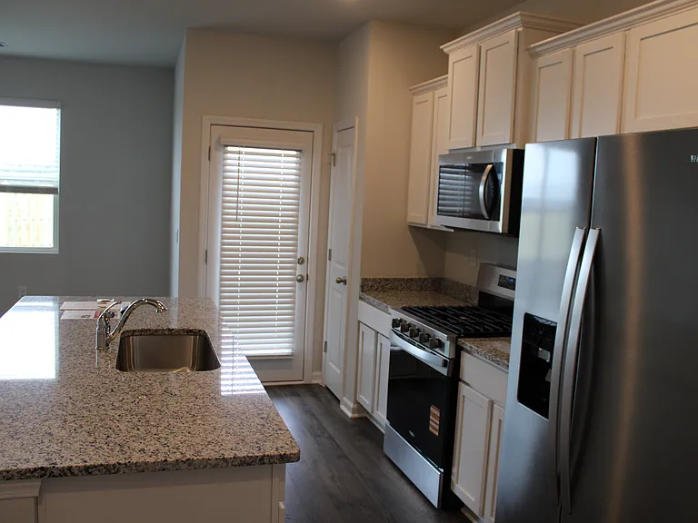 784 Grovebury Ct — Photo 4