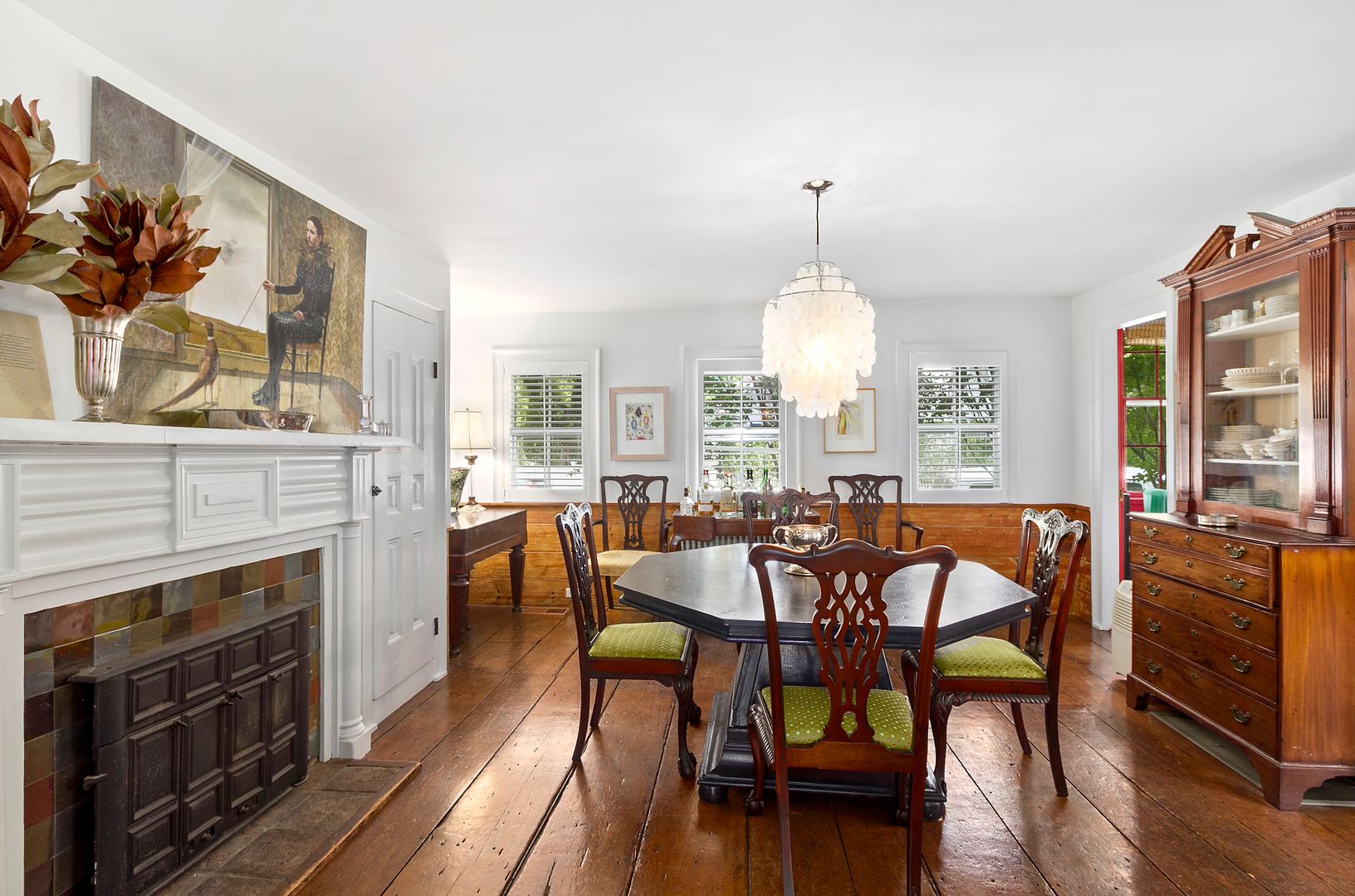  Dining with fireplace