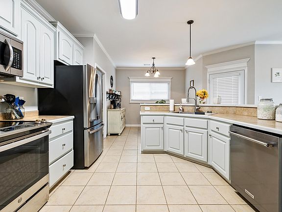 4th image of 222 Pleasant Holly Dr