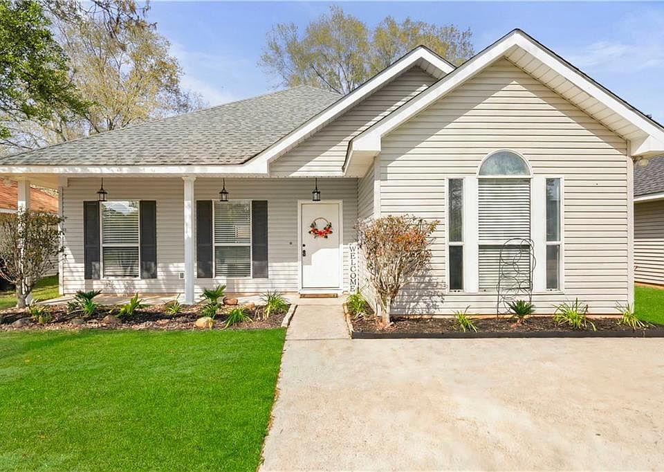 1st image of 755 Labarre St