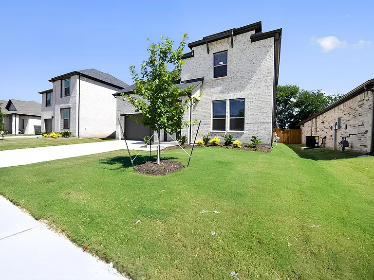 3508 Brazos Dr — Photo 2