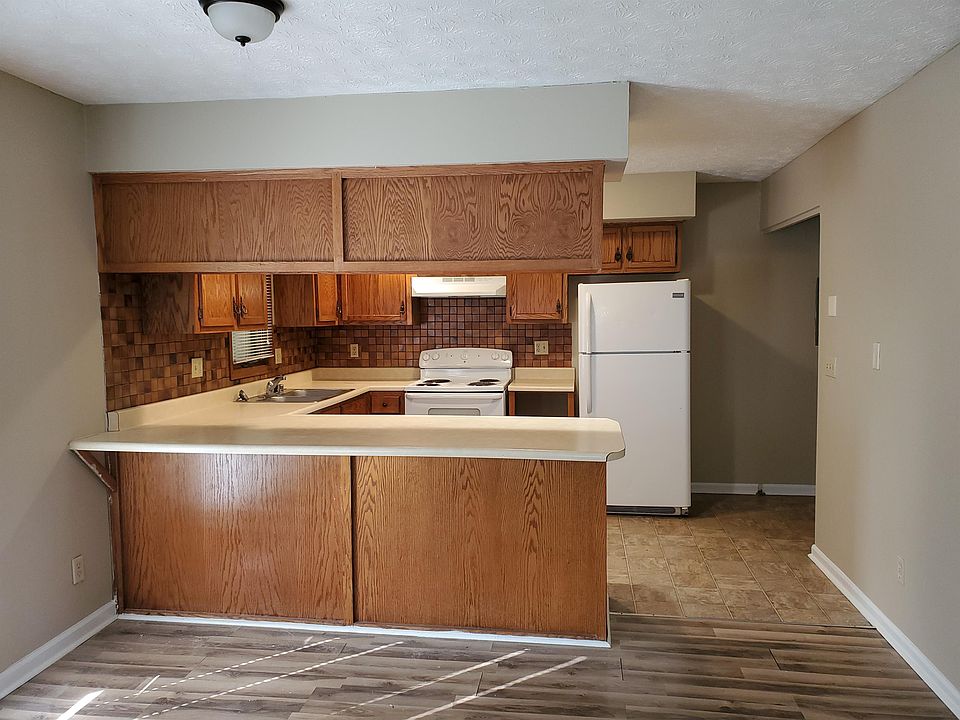 1st image of 1655 Foxhaven Dr APT 106
