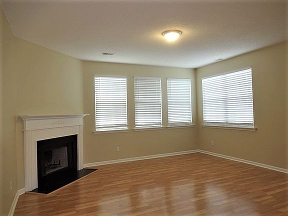 4th image of 11 Blossom Park Ct