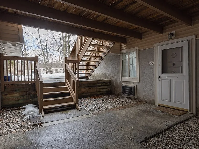 506 Fox Run Ln — Photo 3