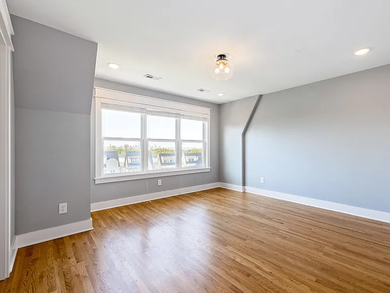 530 Edwin St #10 — Photo 32