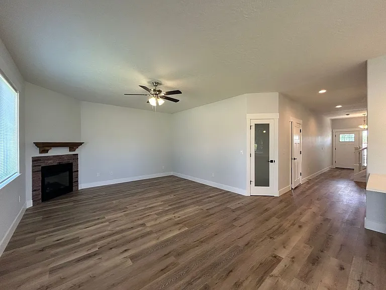 786 Maple St — Photo 6