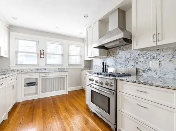 390 Weld St #2, West Roxbury, MA 02132