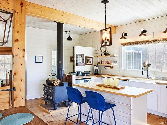 4th image of 60 Mountain Terrace Road