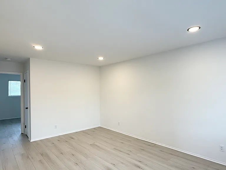 1227 Valerian Ct #4 — Photo 2