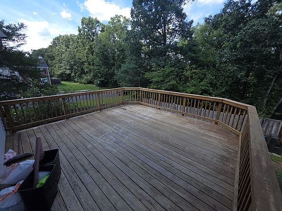 3rd image of 1 Mercer Ct