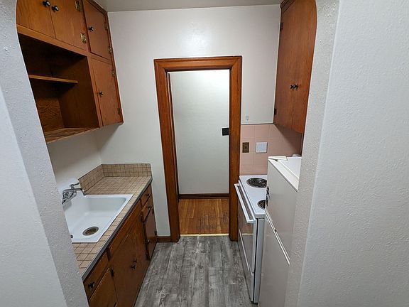 3rd image of 237 1/2 E Front St #A