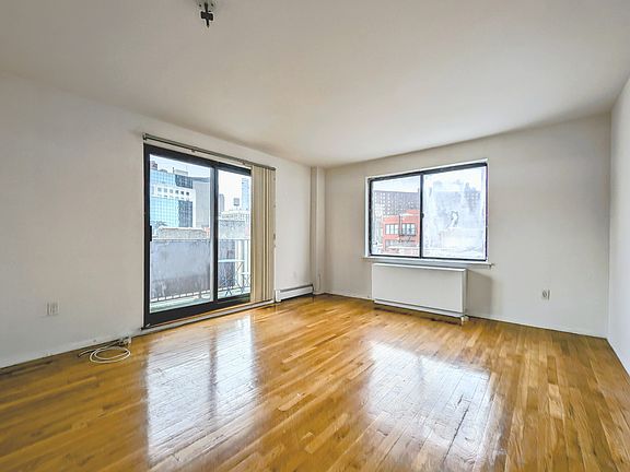 3rd image of 48 Henry St Unit 7B