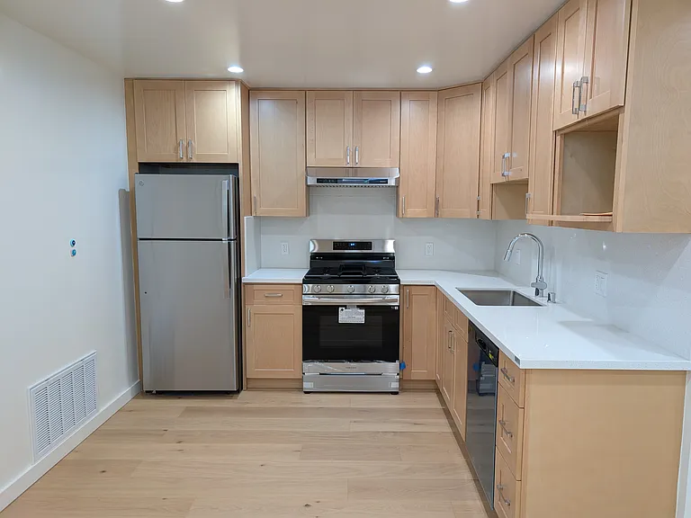 355 Capp St — Photo 2