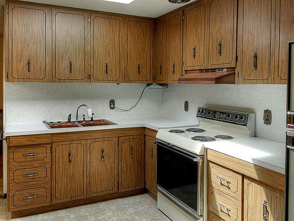 5th image of 515 S 91st St