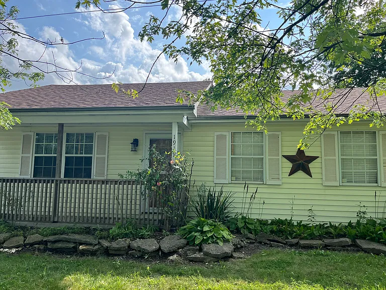1919 Manor Dr — Photo 1