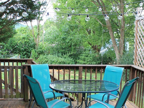 Patio/Balcony (Table included)