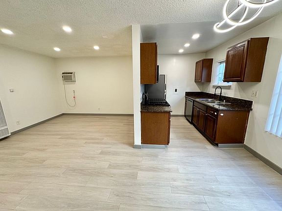 4th image of 12721 Matteson Ave APT 4