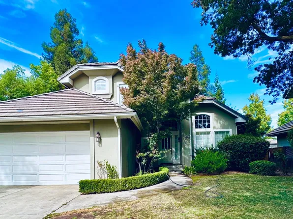 852 E Newcastle Ln, Fresno, CA 93720