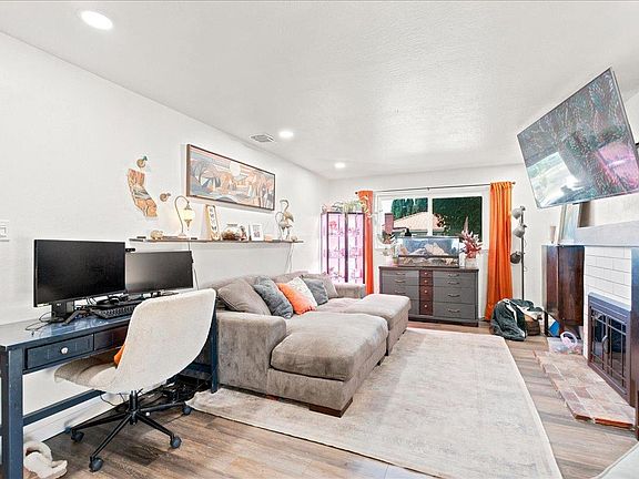 4th image of 2608 Northglen St