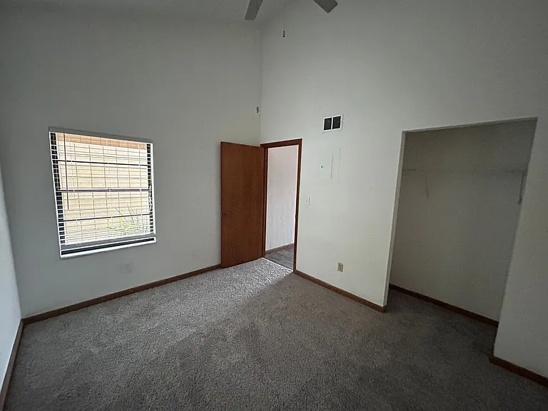 7005 SW 46th Ave — Photo 11