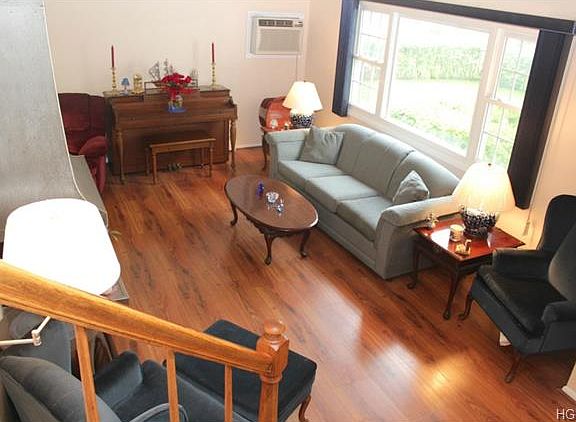 5th image of 2872 Meadowcrest Dr