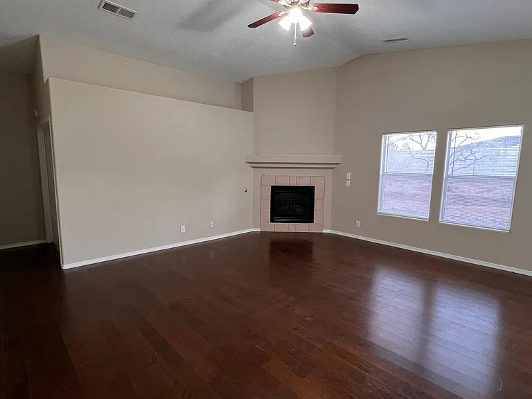6432 Freemont Hills Loop NE — Photo 8