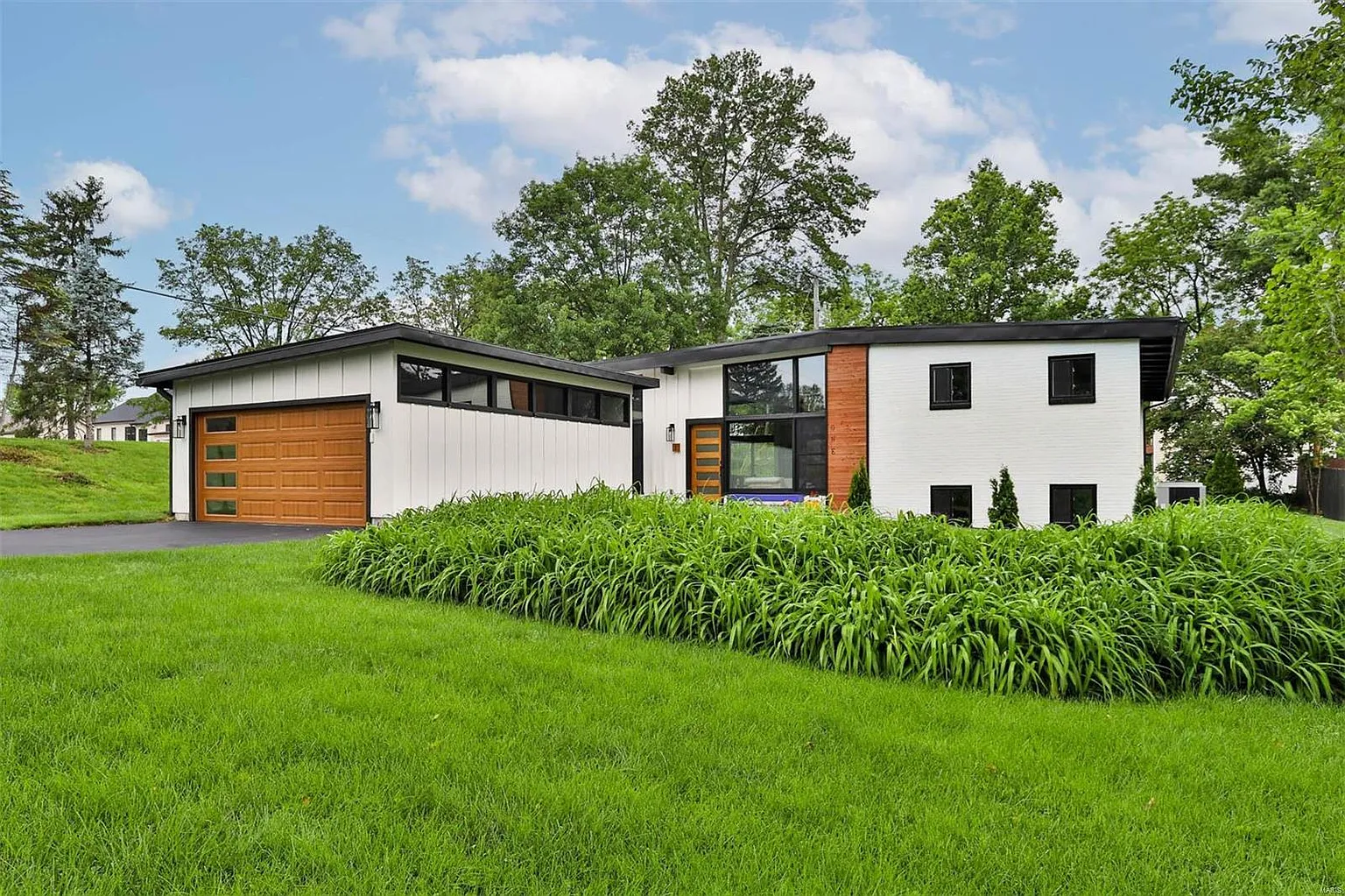 1 Wedgewood Ln photo 1