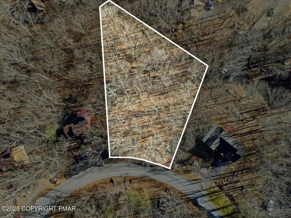 2411 Southport Dr #3, Bushkill, PA 18324