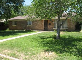 600 S 11th St, Carrizo Springs, TX 78834