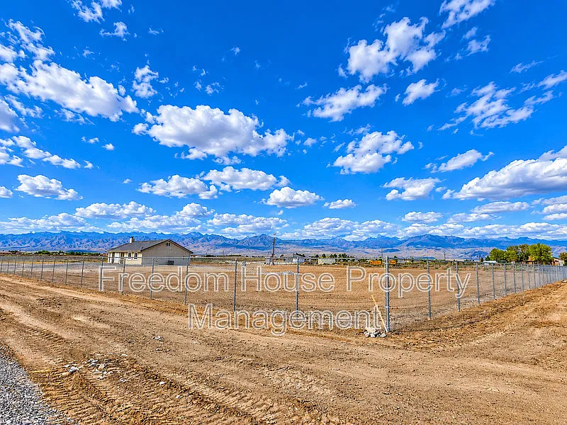 2 bed, 2.0 bath, 1362 sqft, $1,741 — Photo 4