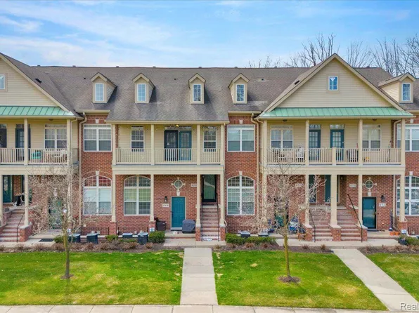 466 Old Pine Way, Walled Lake, MI 48390