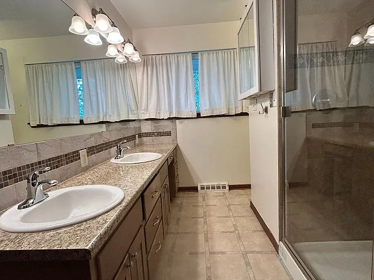6820 Harvest Rd — Photo 31