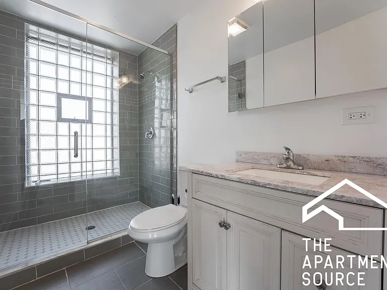 2450 N Milwaukee Ave #2F — Photo 33