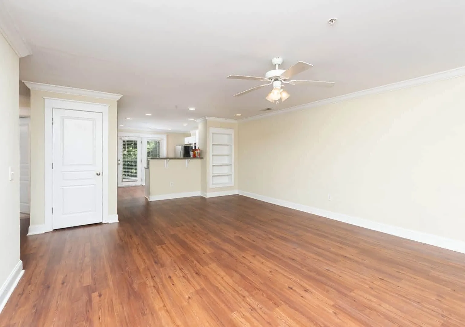 2 bed, 1120 sqft, $1,999 — Photo 3