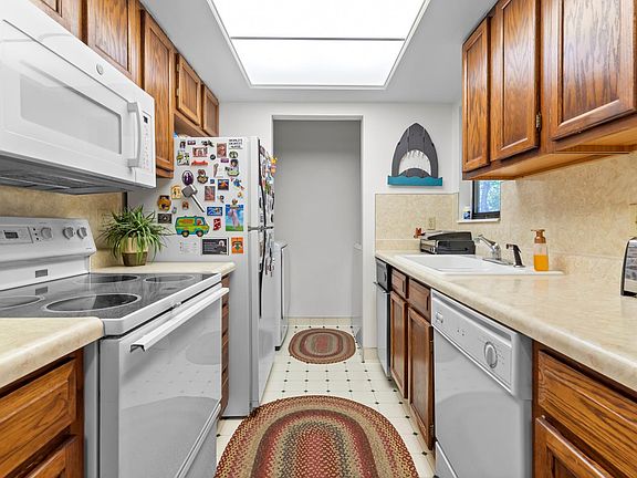 5th image of 1093 E Countrywoods Cir APT 20H