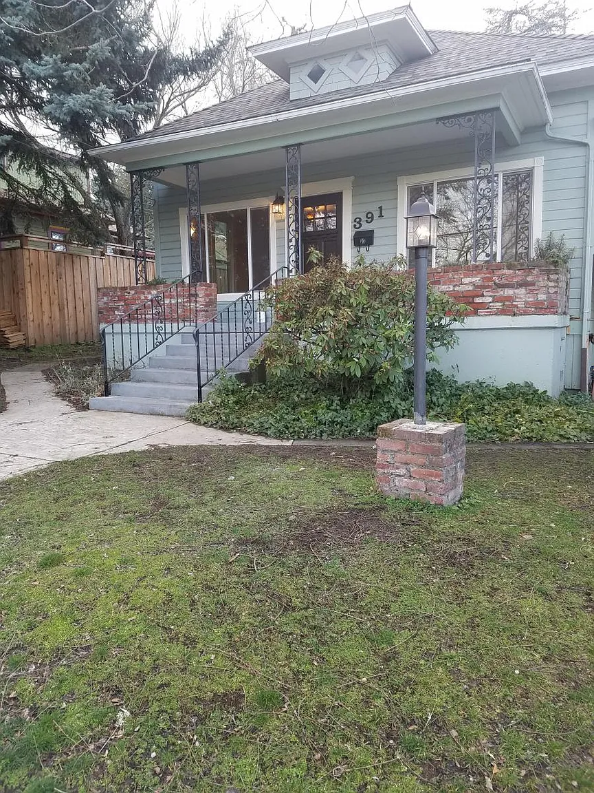 391 Beach St photo 1