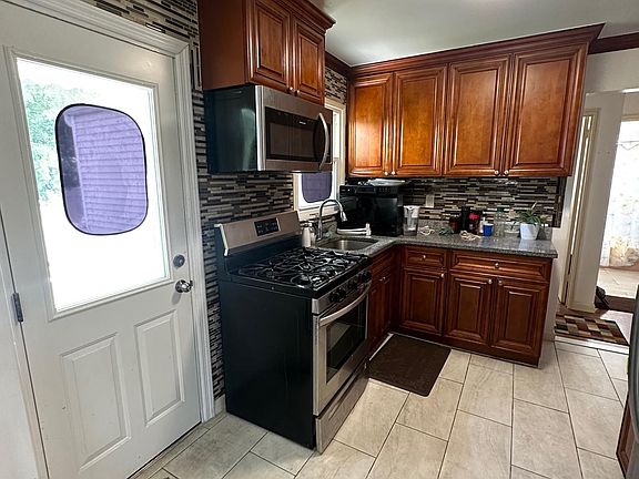3rd image of 134 Winthrop Ave