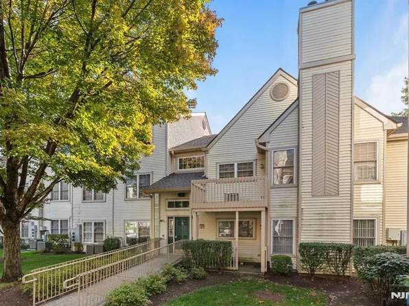 11 Evergreen Dr, Clifton, NJ 07014