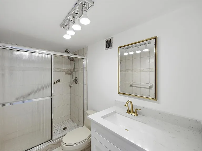 800 SE 20th Ave #901 — Photo 13