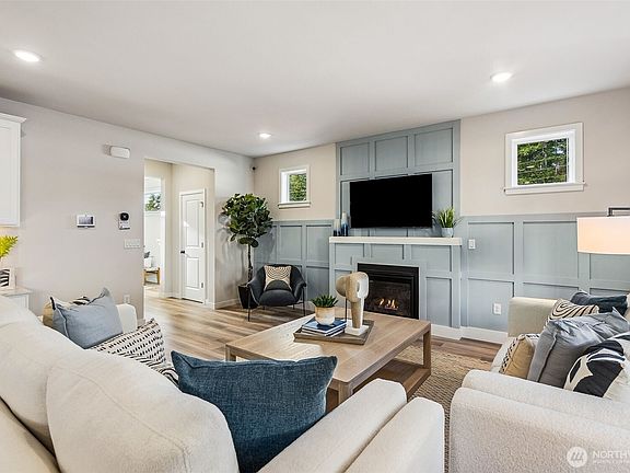 4th image of 2046 NE Norseman Way