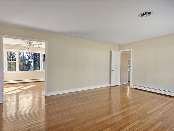 4th image of 401 N Daisy Ave